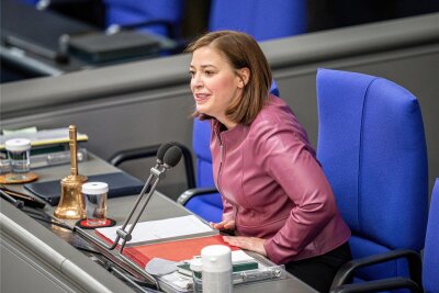 Bundestagsvizepräsidentin Magwas erstattet Anzeige gegen AfD-Vize - Vogtländerin Yvonne Magwas (CDU) ist seit 2021 Vizepräsidentin des Deutschen Bundestags.