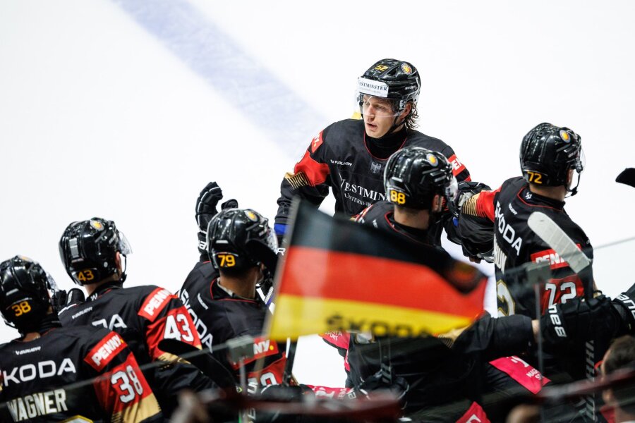 Bundestrainer happy: Top-Kader, NHL-Verstärkungen in Sicht - Die deutsche Eishockey-Nationalmannschaft ist in der Offensive bereits in WM-Form.