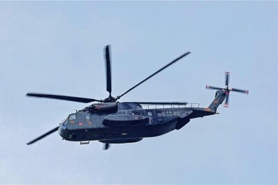 Bundeswehr-Hubschrauber über St. Egidien - Gegen 11.42 Uhr überflog ein großer Militärhubschrauber in geringer Höhe St. Egidien.