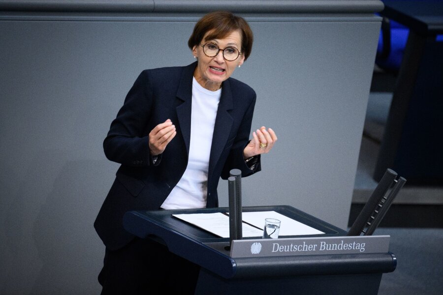 Bundeswehr offen für Engagement an Schulen - Bundesbildungsministerin Bettina Stark-Watzinger.
