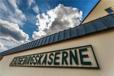 Bundeswehr-Skandal in Marienberg wird vor Gericht neu aufgerollt - Dunkle Wolken über der Erzgebirgskaserne: Der Fall eines Feldwebels, der einen Untergebenen in zwei Fällen in höchstem Maß entwürdigend behandelt haben soll, kann immer noch nicht ad acta gelegt werden. 