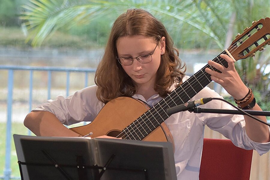 Bundeswettbewerb Jugend musiziert: Zwei dritte Preise nach Markneukirchen - Hanna Voigt (Gitarre) hat beim Bundeswettbewerb Jugend musiziert einen dritten Preis errungen.