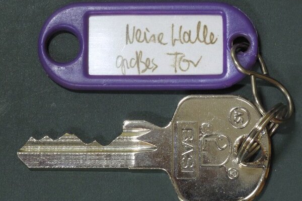 Wem ist dieser Schlüssel abhanden gekommen? Hinweise nimmt die Polizei in Auerbach entgegen, Telefon 03744 2550.
