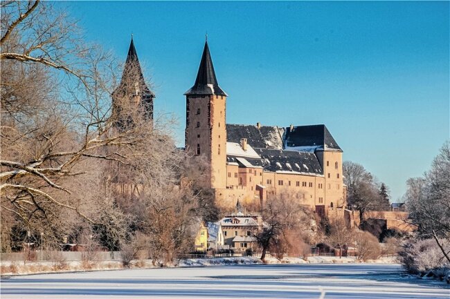 Burgen und Schlösser in Mittelsachsen locken mit mehr Licht im Advent - Neben der Rochlitzer Schlossweihnacht am 3. Advent öffnet sich Schloss Rochlitz in diesem Jahr auch an anderen Adventswochenenden. 