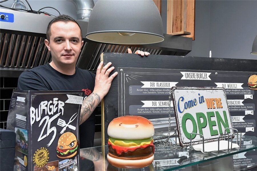 Burger-Restaurant öffnet am Freitag in neuen Räumen in Markneukirchen - Marius Kurzke ist mit seinem Burger 25 in Markneukirchen umgezogen und fiebert der Neueröffnung am kommenden Freitag entgegen.