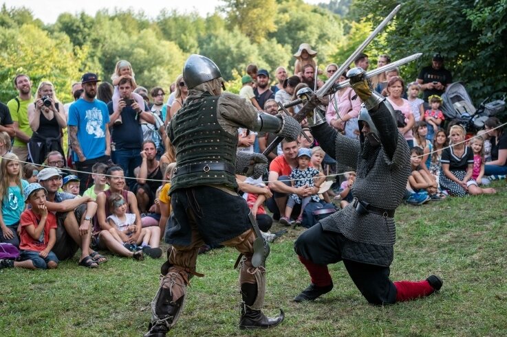Die Gruppe "Flammen im Zwielicht" kreuzte im Vorjahr vor Publikum die Schwerter. Auch diesmal gehören Schaukämpfe von Rittern zum abwechslungsreichen Programm des Mittelalterfests. 