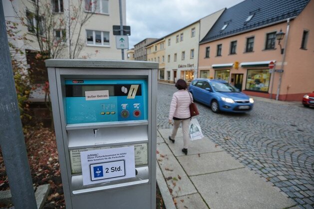 Burgstädt erneuert Ticketautomaten - Der alte Parkscheinautomat am Rathaus in Burgstädt ist defekt. Ein neues Gerät soll bald installiert werden.