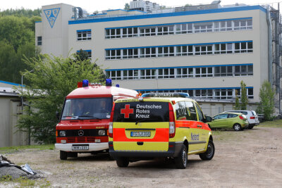 Burgstädt: Gefahrgutunfall auf Firmengelände - Mitarbeiter evakuiert - Am Montag ist auf einem Firmengelände in Burgstädt eine Chemikalie ausgetreten.
