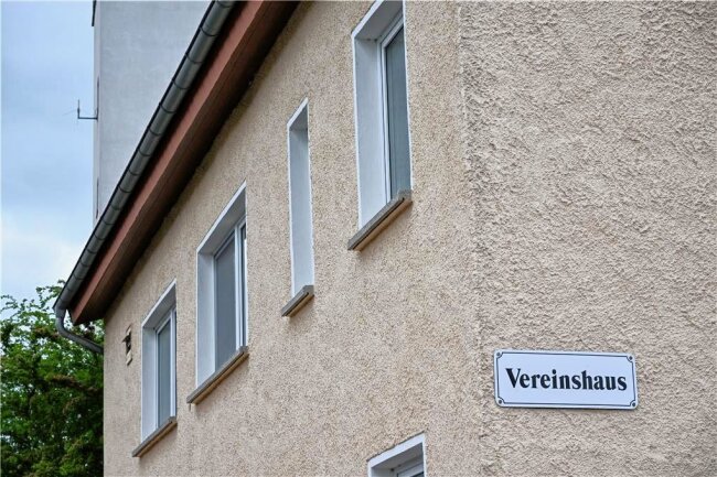 Burgstädt lässt altes Vereinshaus abreißen und setzt auf Alternative - Die Tage des Vereinshauses an der Badgasse in Burgstädt sind gezählt. Noch im Juni soll mit dem Abriss begonnen werden. Eine Zwönitzer Firma übernimmt für knapp 21.000 Euro die Arbeiten. 