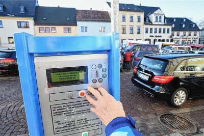 Burgstädt nimmt wieder mehr Geld mit Parkautomaten ein - Die Stadt Burgstädt hat voriges Jahr wieder mehr Geld am Parken verdient, hier ein Parkscheinautomat am Markt. 