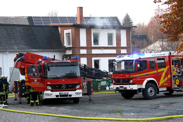 In einer Montagehalle für Kleinmöbel in Burkhardtsdorf ist am Montag ein Feuer ausgebrochen. 