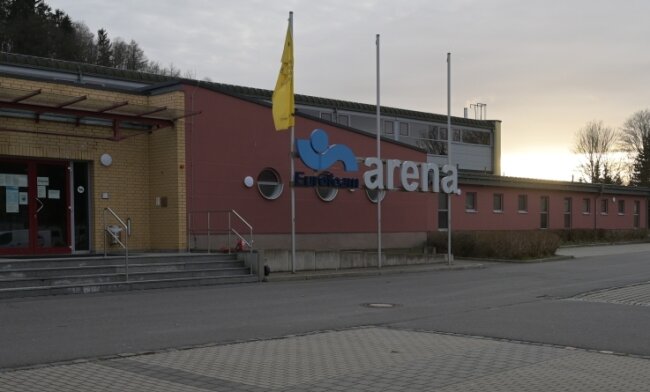 Wieso spielen die vielen Parkmöglichkeiten an der Eurofoam-Arena in Burkhardtsdorf keine Rolle bei der Neuordnung der Parkflächen im Ort? Auch diese Frage wird derzeit im Ort diskutiert. 