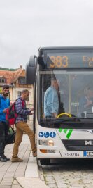 Bus, Bahn oder Auto - Was lohnt zwischen Aue und Chemnitz? - Vom Postplatz in Aue fährt der Expressbus schnell zum Chemnitzer Busbahnhof.