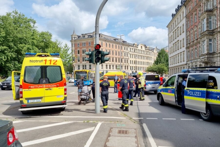 Bus muss in Chemnitz Notbremsung durchführen - drei Schwerverletzte bei Unfall an Kaßbergauffahrt