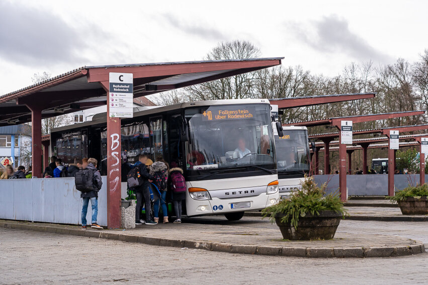Bus-Netz im Vogtlandkreis: Das soll sich bald ändern - Der Busbahnhof Rodewisch ist neben dem in Plauen eine der am stärksten genutzten Haltestellen im Vogtland. Deshalb soll er umgebaut werden.