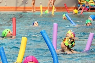 Längst nicht mehr alle Schulen in Sachsen bieten noch Schwimmunterricht an. 