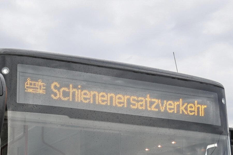 Busse ersetzen in Tschechien bei einzelnen Fahrten die Vogtlandbahn - Bei zwei Wochenendfahrten der Vogtlandbahn in Tschechien gibt es Schienenersatzverkehr.