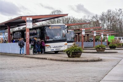 Busverkehr im Vogtland: Landkreis erwägt Übernahme - Wird der Busverkehr im Vogtland neu geregelt, indem der Landkreis das einst privatisierte Unternehmen zurückkauft?