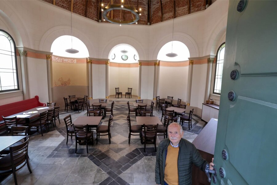 Café zur alten Kapelle in Meerane: Probleme mit der Heizung machen Winterpause erforderlich - Das Café zur alten Kapelle auf dem Friedhof hat am Mittwoch zum letzten Mal in diesem Jahr geöffnet.