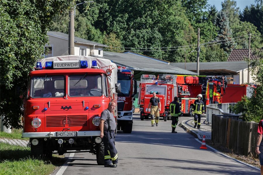 Callenberg: Defekt an Solaranlage verursacht Brand - Feuerwehr, Polizei und DRK waren am Donnerstag bei einem Brand in Langenchursdorf im Einsatz.