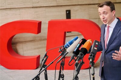CDU-Mitglieder sollen neuen Vorsitzenden bestimmen - CDU-Generalsekretär Paul Ziemiak informiert nach der Kreisvorsitzendenkonferenz Journalisten über die Ergebnisse. 