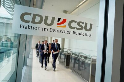 CDU will Wohlstand für alle und einen späteren Renteneintritt - Die Union arbeitet an einem neuen Grundsatzprogramm. Bis 2024 soll es fertig sein. Es gibt bereits Eckpunkte: "Freie Presse" gibt einen Überblick. 
