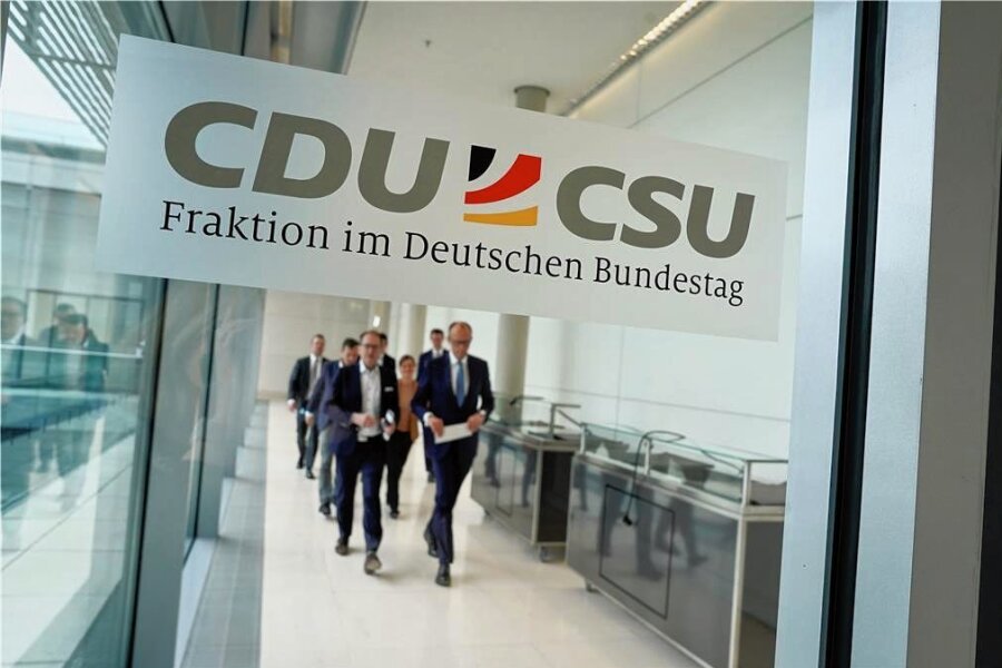 CDU will Wohlstand für alle und einen späteren Renteneintritt - Die Union arbeitet an einem neuen Grundsatzprogramm. Bis 2024 soll es fertig sein. Es gibt bereits Eckpunkte: "Freie Presse" gibt einen Überblick. 