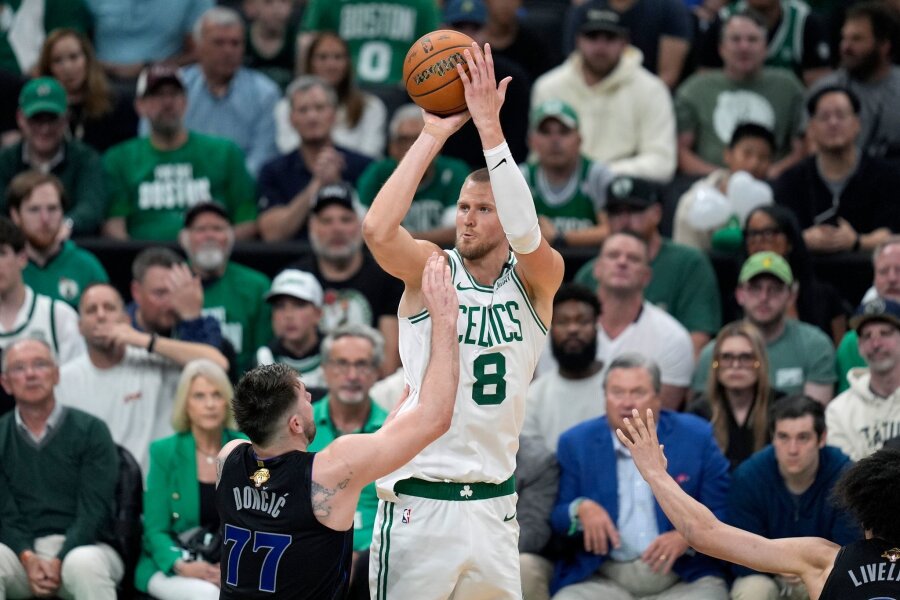 Celtics dominieren Auftakt in Finals: Sieg gegen Mavs - Kristaps Porzingis beendete den Abend mit 20 Punkten.