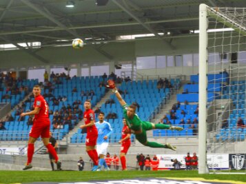 CFC gewinnt Heimspiel gegen Kaiserslautern mit 3:1 - 