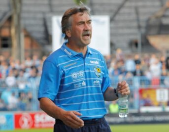 CFC-Trainer Gerd Schädlich ist wütend über die Stadionposse.