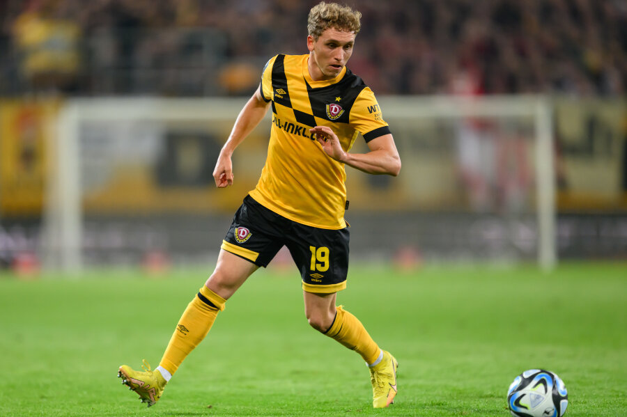 Chancenarme Partie: Dynamo Dresden 0:0 bei 1860 München - Dynamos Luca Herrmann spielt den Ball. In München hatte er die einzige Dynamo-Chance.