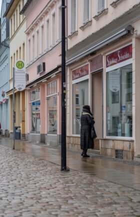 Geschlossene Läden, fast leere Fußgängerzonen. So, wie in Auerbach sieht es in allen Innenstädten aus. 