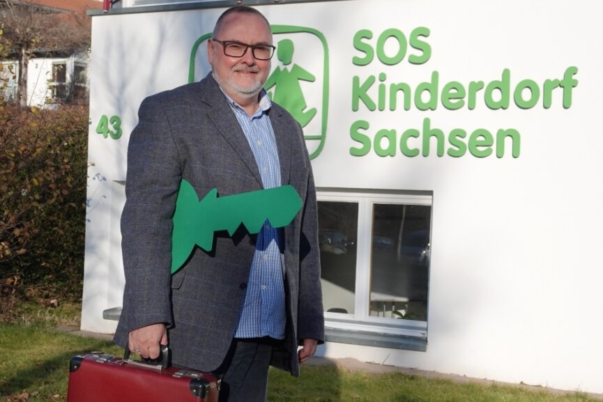 Heico Engelhardt hat mit seiner Familie Zwickau verlassen. Den Schlüssel zum Kinderdorf bekommen nun mehrere Menschen in die Hand. 