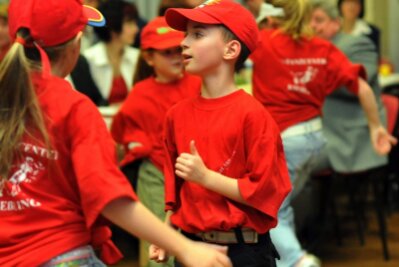 Cheforganisatoren erhalten ein Dankeschön - 
              <p class="artikelinhalt">Mädchen und Jungen der Tanzschule Kießling haben zum Fest der Vereine in Brand-Erbisdorf ihr Können gezeigt. </p>
            