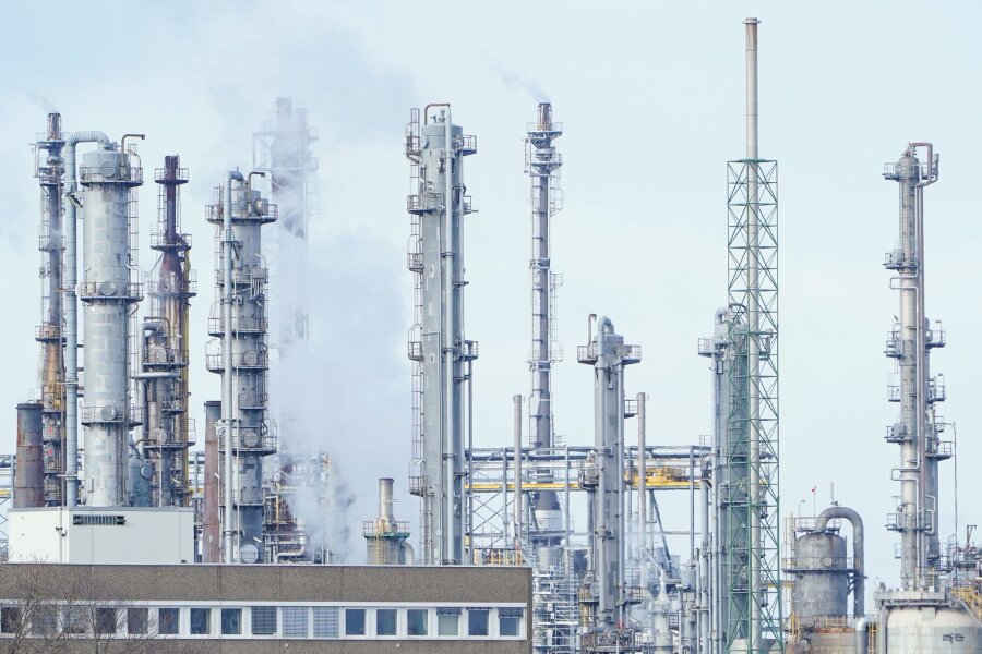 Chemie-Tarifeinigung: Bonus-Tage für Gewerkschafter - Blick auf das Werksgelände des Chemiekonzerns BASF.