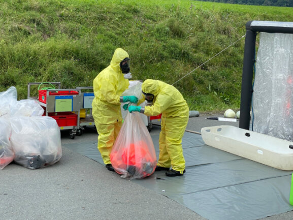 Chemikalien-Alarm: Falsche Müllentsorgung löst im Erzgebirge Großeinsatz aus - 