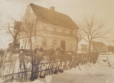 Chemiker erforscht Heimatgeschichte - Eine historische Aufnahme vom Haus Nummer 7 in der Bergstraße in Reichenbach. Früher gab es hier einen kleinen Laden. 
