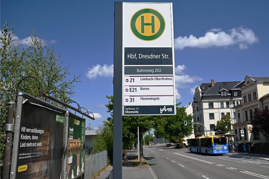 Chemnitz: 13-Jährige um Geld erpresst - Bewährungsstrafe für jungen Mann - An dieser Bushaltestelle wurde eine Schülerin erpresst. 