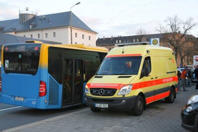 Chemnitz: 16-Jähriger greift Busfahrer an - 