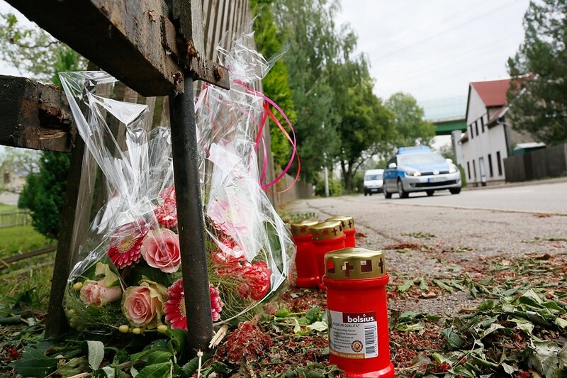 Chemnitz: 16-Jähriger prallt mit Moped gegen Zaun und stirbt - 