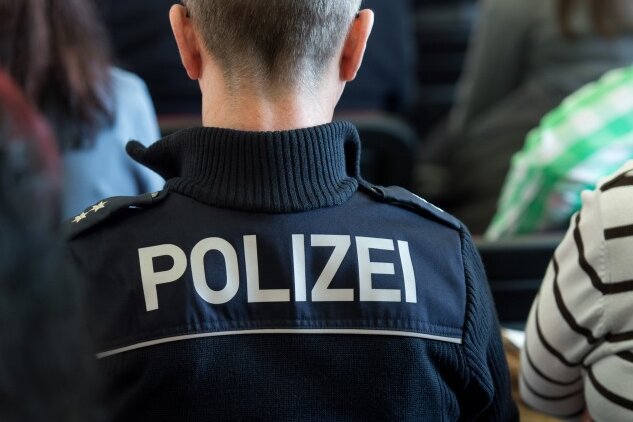 Chemnitz: 19-Jähriger schlägt Zugbegleiterin ins Gesicht - 