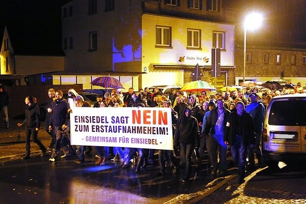 Chemnitz: 2000 protestieren gegen Asylheim in Einsiedel - 