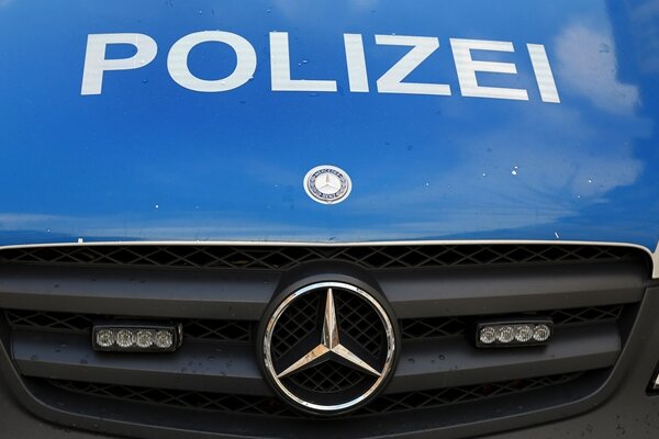 Chemnitz: 21-Jähriger von fünf Vermummten überfallen - 
