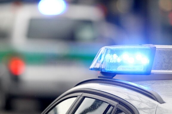 Chemnitz: 23-Jähriger verprügelt und bestohlen - 