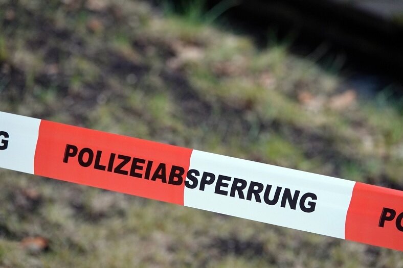 Chemnitz: 38-Jähriger stirbt nach Sturz vom Dachgeschoss
