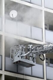 Chemnitz: 47-Jähriger legt Feuer in seiner Wohnung - Ein 47-Jähriger hat am Freitag seine Wohnung im Hochhaus an der Chemnitzer Bahnhofstraße angezündet.