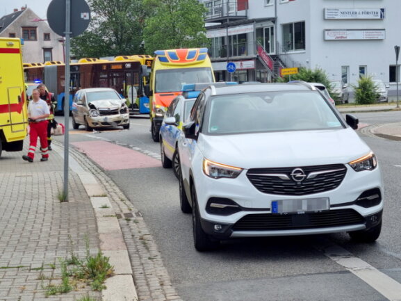 Ein Auffahrunfall hat sich am Mittwochmittag an der Totaltankstelle auf der Limbacher Straße ereignet.