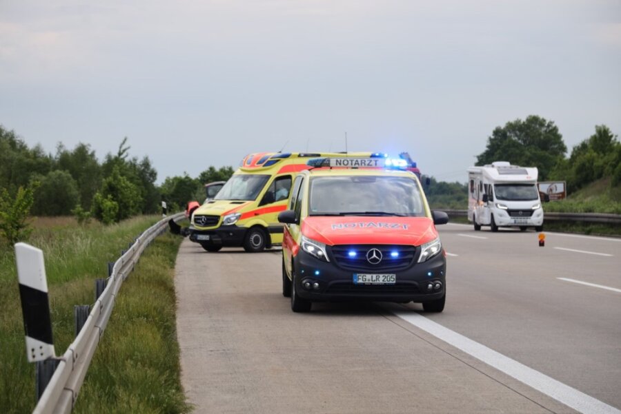 Chemnitz: Auffahrunfall auf der A4 mit zwei verletzten Personen - 