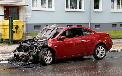Chemnitz: Auto in Flammen - 