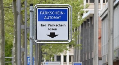 Chemnitz bekommt weitere Parkautomaten in der Innenstadt - So wie hier an der Straße der Nationen muss künftig auch rund um den Brühl und am Schloßteich fürs Parken bezahlt werden. 